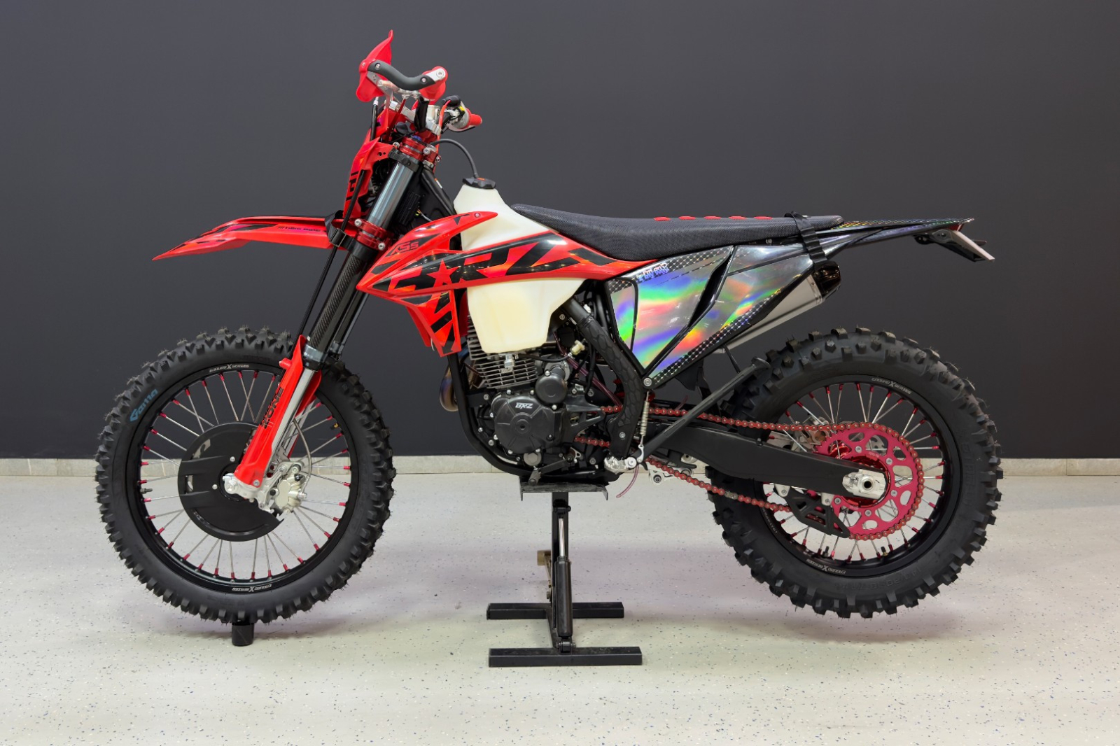 Мотоцикл кроссовый BRZ X5s 250cc (ZS172FMM-7 4V) 2023г RED/BLACK в интернет Магазине Аллигатор Красноярск